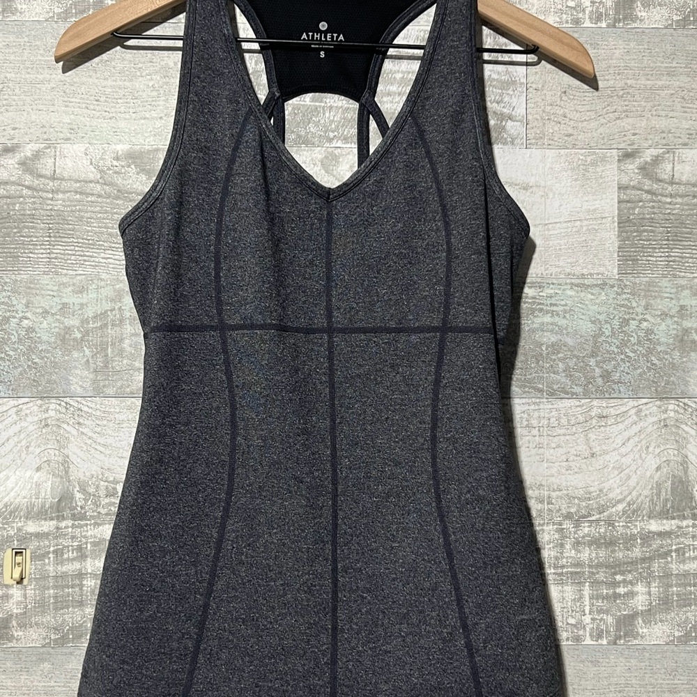 Athleta Equator V-Neck Racerback Tank Athletic Top Ladies Gray SMALL